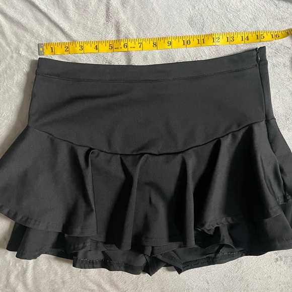 Athletic style pleated skort with zip on side - Picture 2 of 6